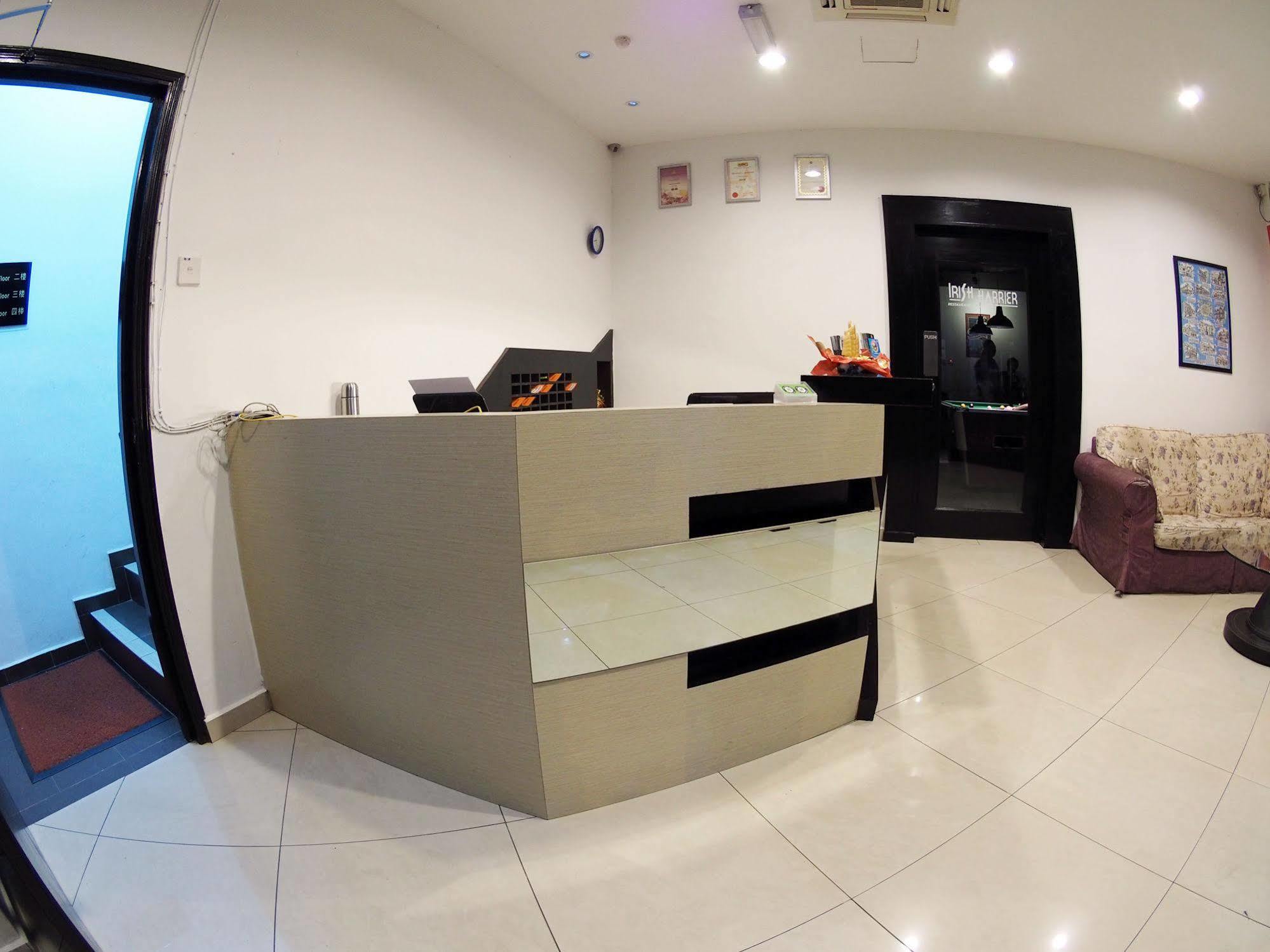 Oyo 1192 Hash House Hotel 2*